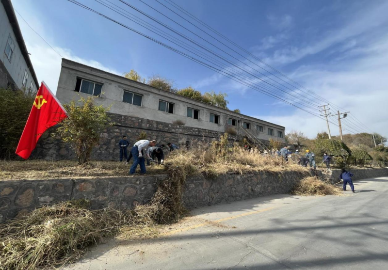 有工投黨員干部、團(tuán)員青年的耕耘那處便是公司最美麗的一角-----物產(chǎn)工投公司開展環(huán)境專項(xiàng)整治主題黨日、團(tuán)日活動(dòng)