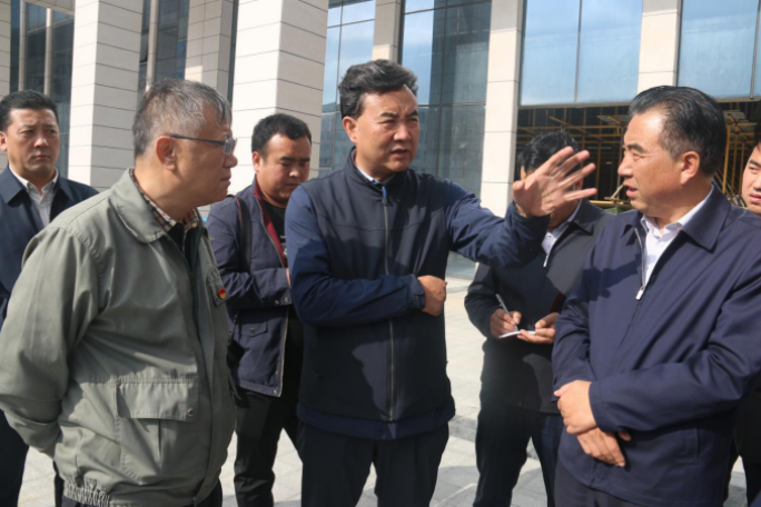 省人大常委會副主任、海東市委書記鳥成云專題調研曹家堡保稅物流園