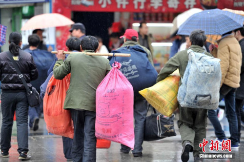 聚焦春節(jié)“恐歸族”：近鄉(xiāng)情怯，恐懼何來(lái)？(圖)